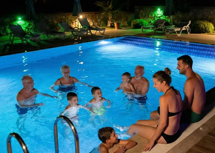 Four Seasons 1 - Ovacik Vila *